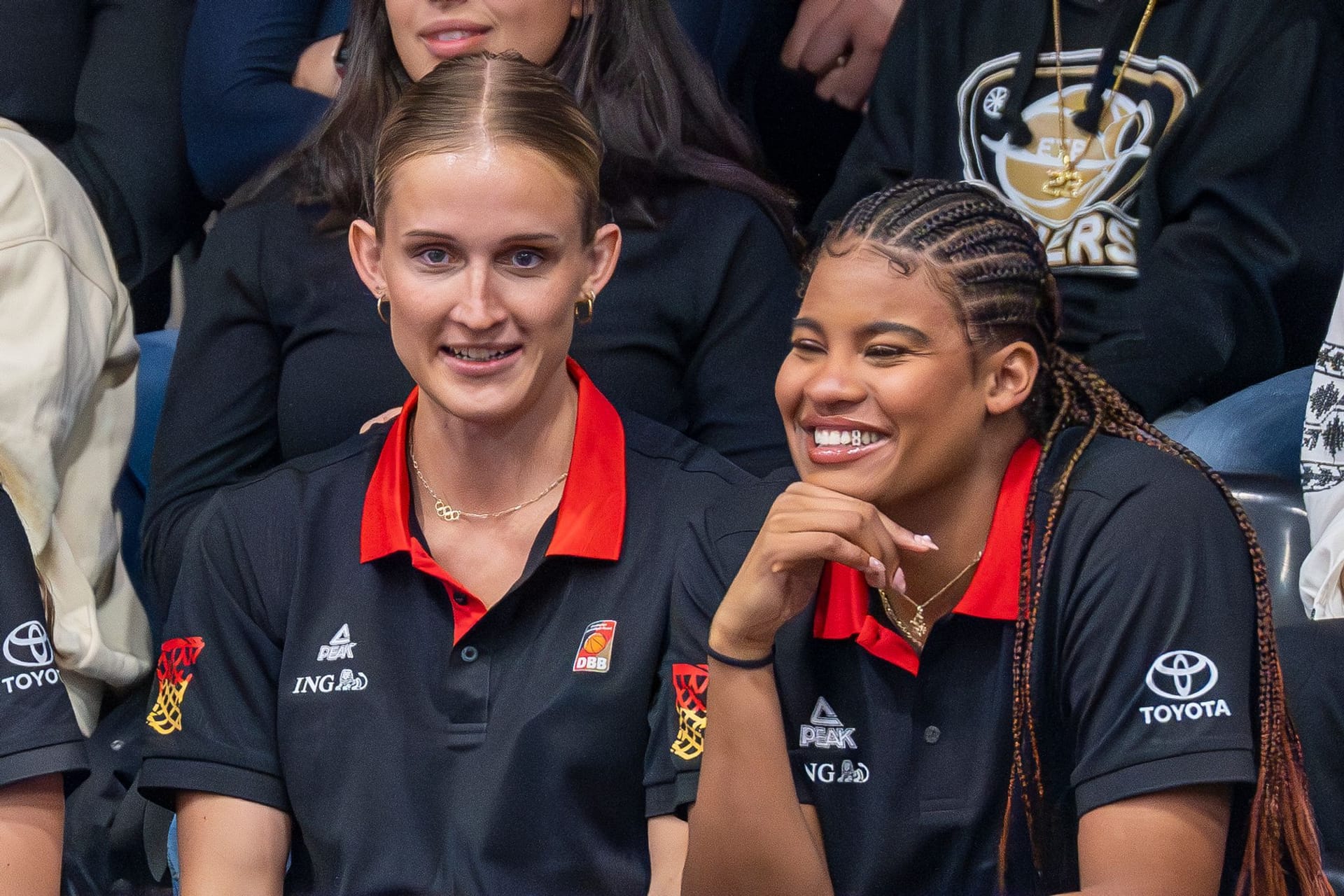 Leonie Fiebich und Nyara Sabally