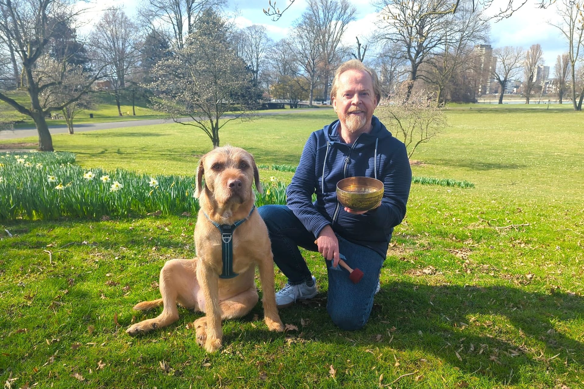 Juergen Raab und Hund Wanjosch: Jeden Morgen begrüßt das Duo seine Fans auf Instagram. Juergen Raab und Hund Wanjosch: Jeden Morgen begrüßt das Duo seine Fans auf Instagram.