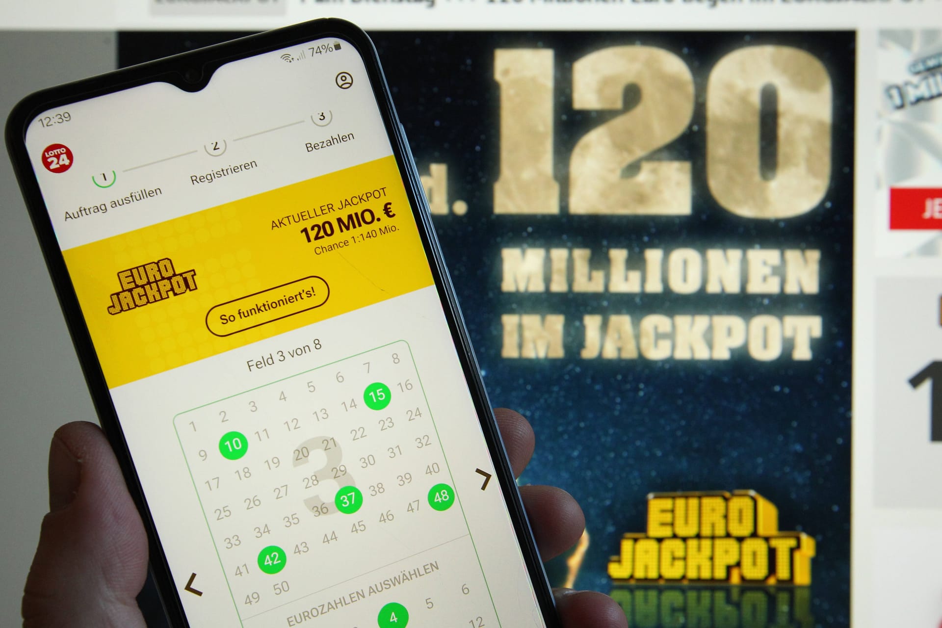 Digitaler Spielschein für den Eurojackpot (Symbolfoto): In Niedersachsen hat ein Spieler am Freitagabend eine hohe Millionensumme gewonnen.
