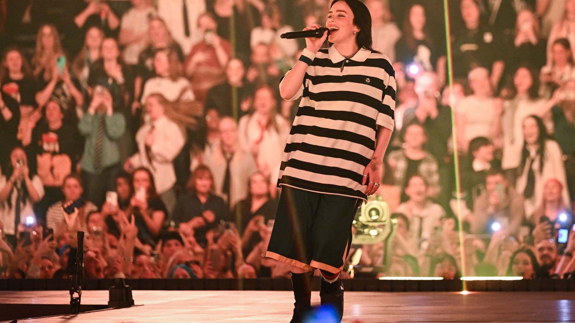 Billie Eilish bei ihrem Auftritt in Schweden Ende April (Archivbild): Auch in Hannover begeisterte sie ihre Fans mit Authentizität. Billie Eilish bei ihrem Auftritt in Schweden Ende April (Archivbild): Auch in Hannover begeisterte sie ihre Fans mit Authentizität.