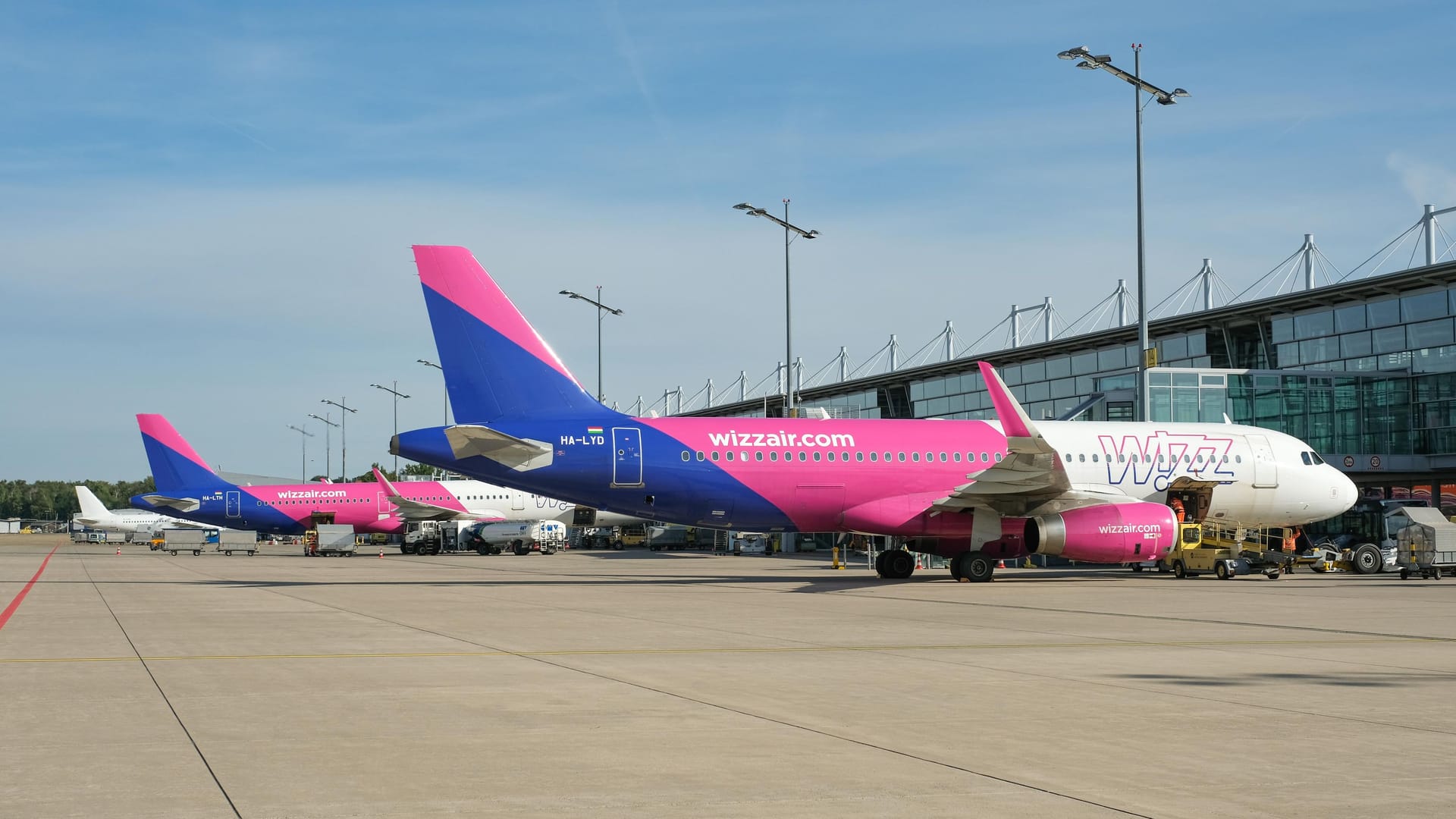 Flugzeuge von Wizz Air in Nürnberg: Die Fluggesellschaft ist auf Ziele in Osteuropa spezialisiert.