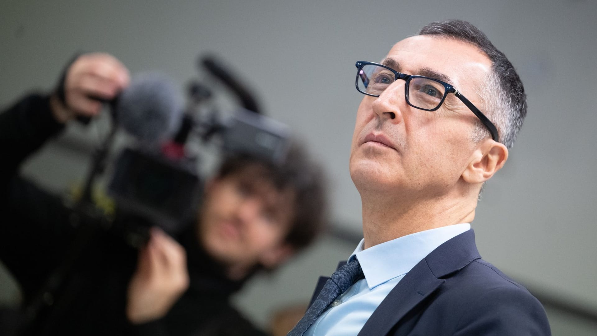 Cem Özdemir besucht Stationen seiner Bildungsbiografie Cem Özdemir besucht Stationen seiner Bildungsbiografie