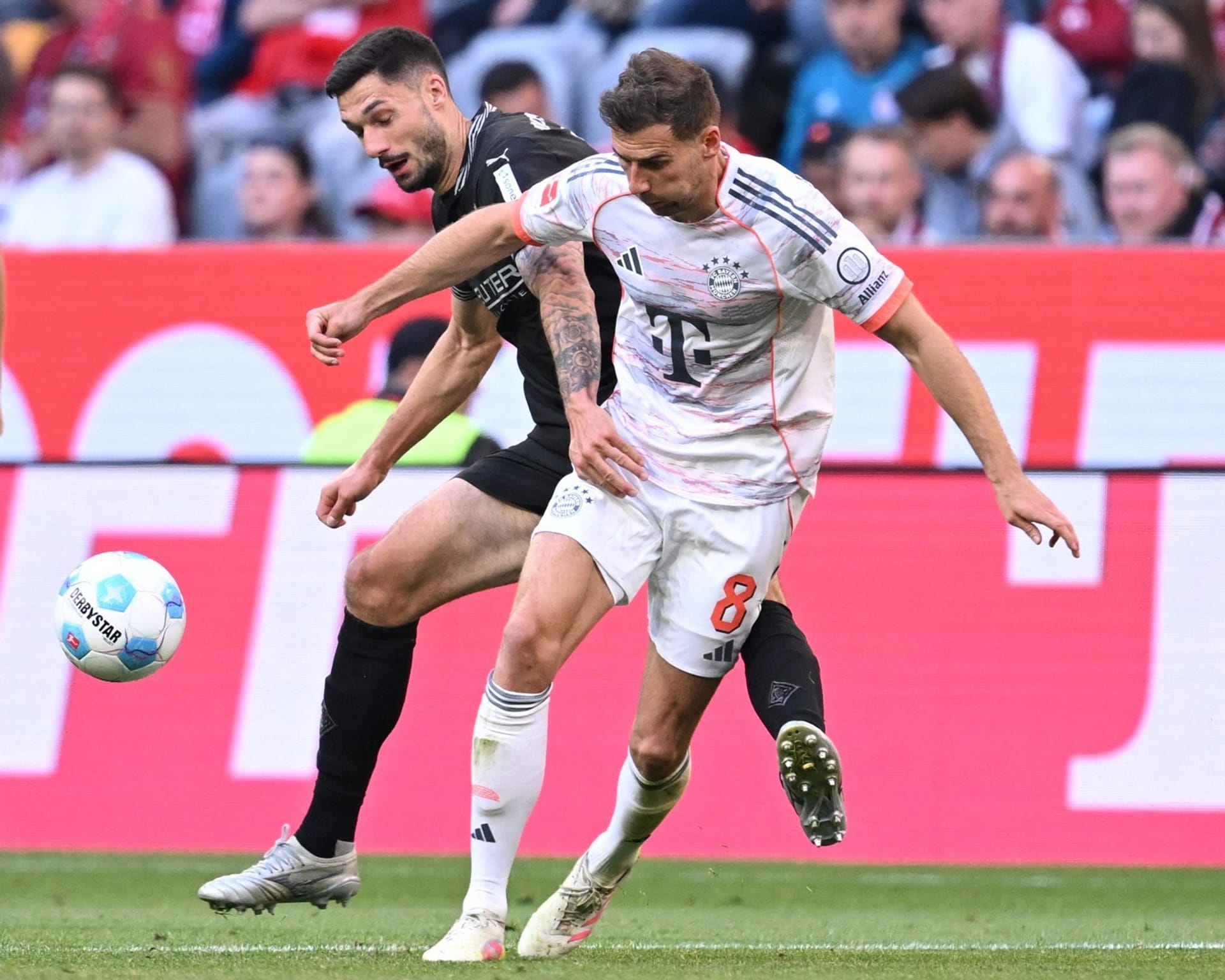 Leon Goretzka: Starke Rettungsaktion per Grätsche im eigenen Sechzehner (22.). Rückte nach Stanišićs Auswechslung in die Innenverteidigung. Machte auch dort einen soliden Job. Blockte Hack (75.). Note 3 Leon Goretzka: Starke Rettungsaktion per Grätsche im eigenen Sechzehner (22.). Rückte nach Stanišićs Auswechslung in die Innenverteidigung. Machte auch dort einen soliden Job. Blockte Hack (75.). Note 3