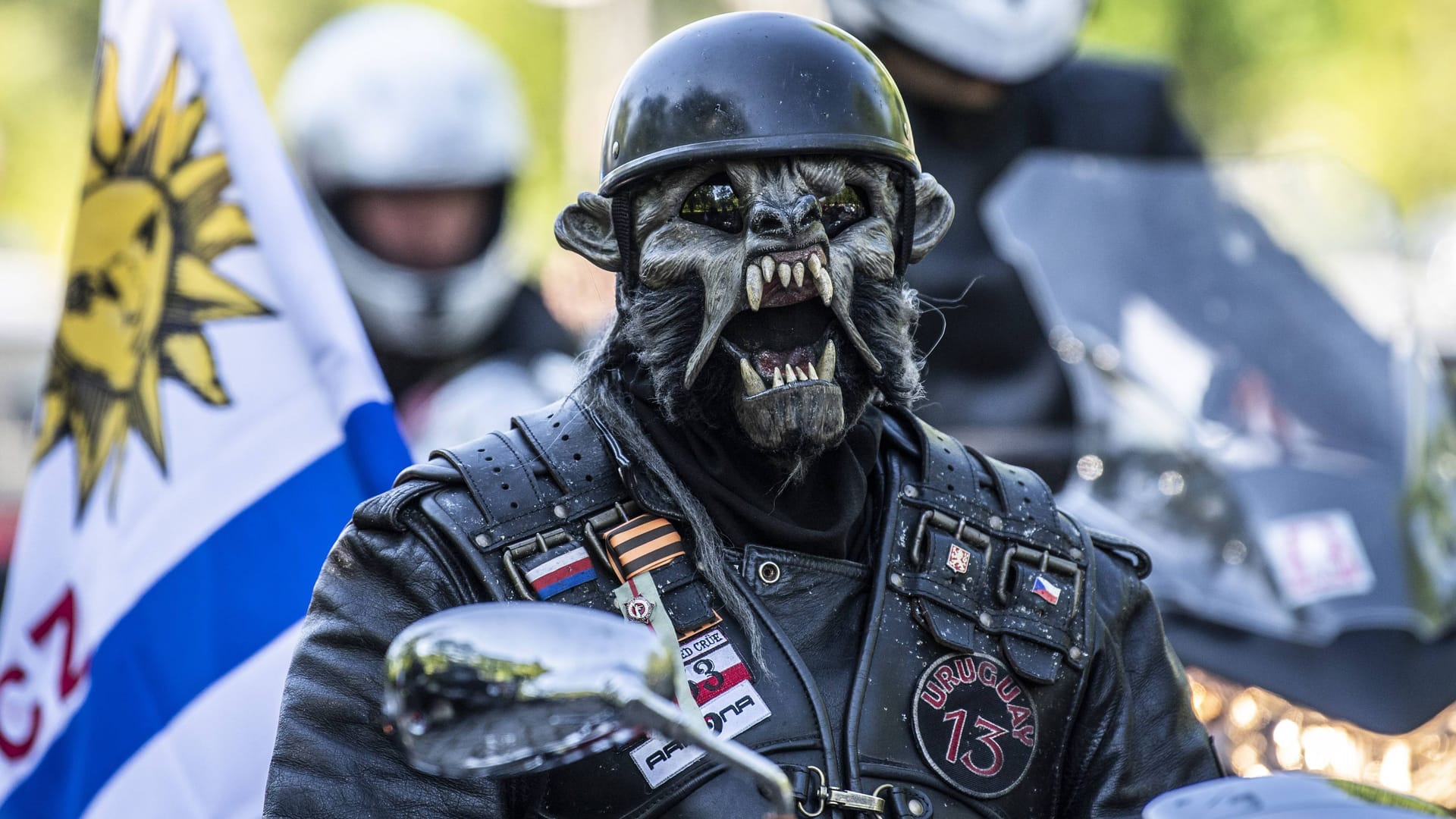 Die jährliche Gedenkfahrt zum 8. Mai von Moskau nach Berlin führt die Mitglieder des russischen Motorradklubs "Nachtwölfe" meist über Dresden (Archivbild):