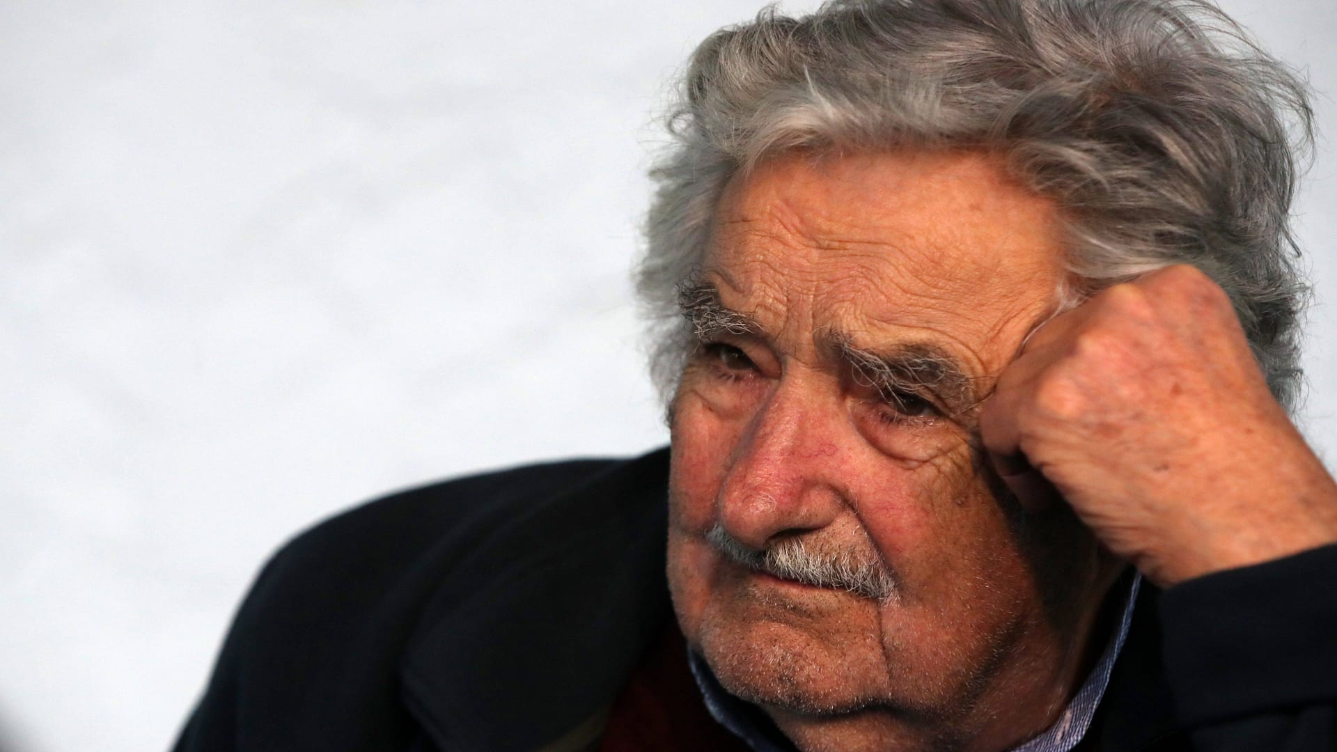 Der urugayische Präsident José Mujica spricht in Montevideo zu Reportern (Archivbild).
