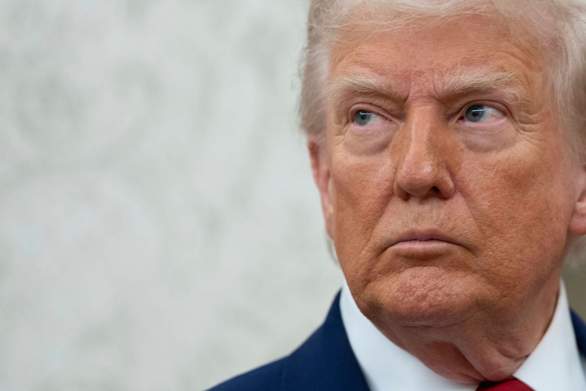 Donald Trump im Weißen Haus (Archivbild): Experten halten es für unwahrscheinlich, dass Trump von seiner Zollpolitik abweicht.