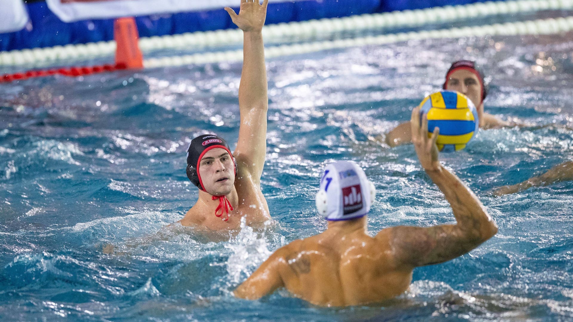 Wasserball Spiel Hannover gegen Spandau (Archivbild): Die Berliner Mannschaft muss eins der kommenden Spiele gewinnen, um weiter im Titelwettkampf zu bleiben.