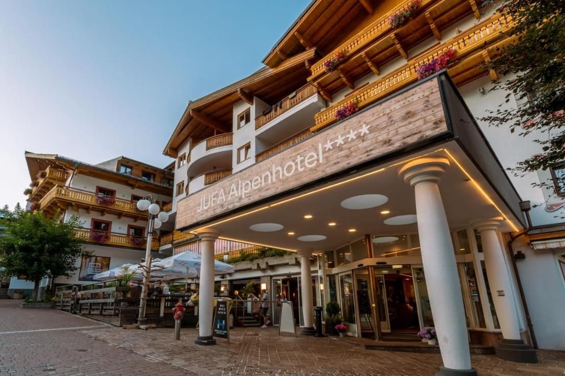 Aktivurlaub ab 69 Euro buchen: Das "JUFA Alpenhotel Saalbach" ist der ideale Ausgangspunkt für Wander- und Biketouren.