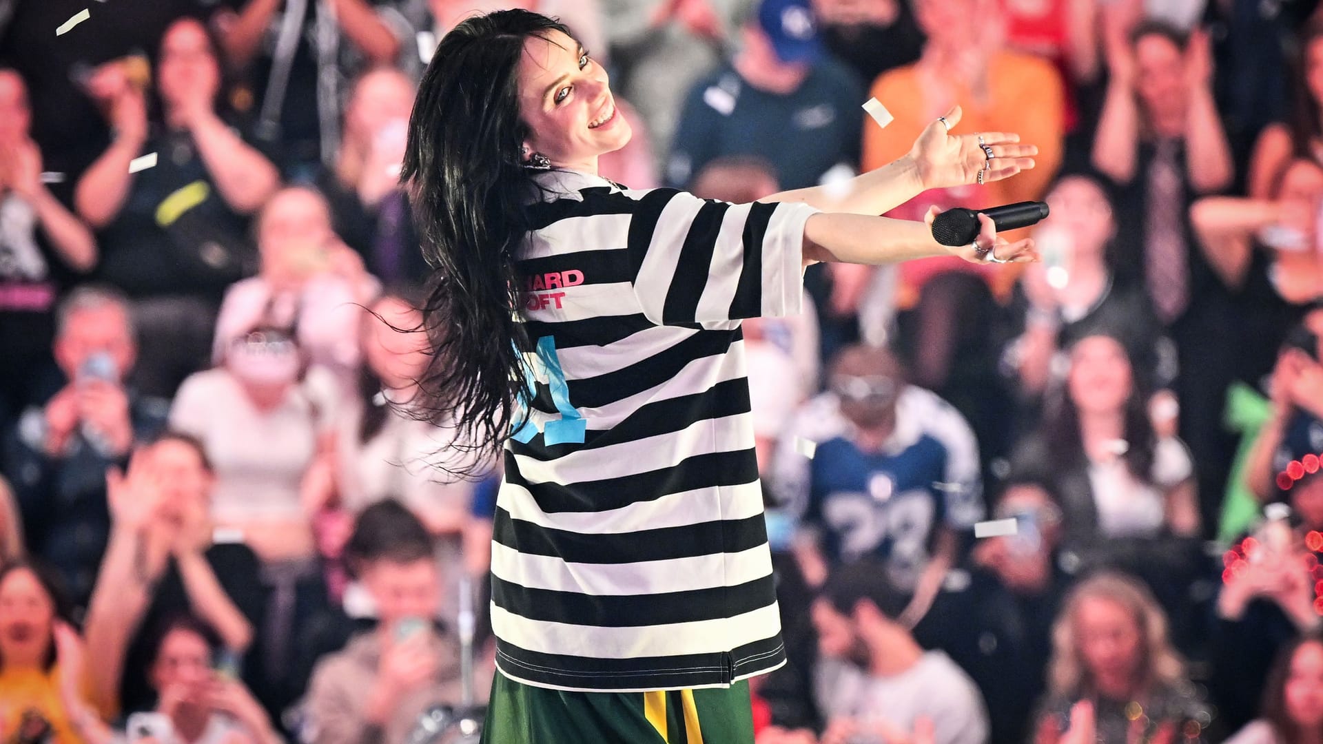Billie Eilish bei ihrem Auftritt in Schweden Ende April (Archivbild): Auch in Hannover begeisterte sie ihre Fans mit Authentizität. Billie Eilish bei ihrem Auftritt in Schweden Ende April (Archivbild): Auch in Hannover begeisterte sie ihre Fans mit Authentizität.