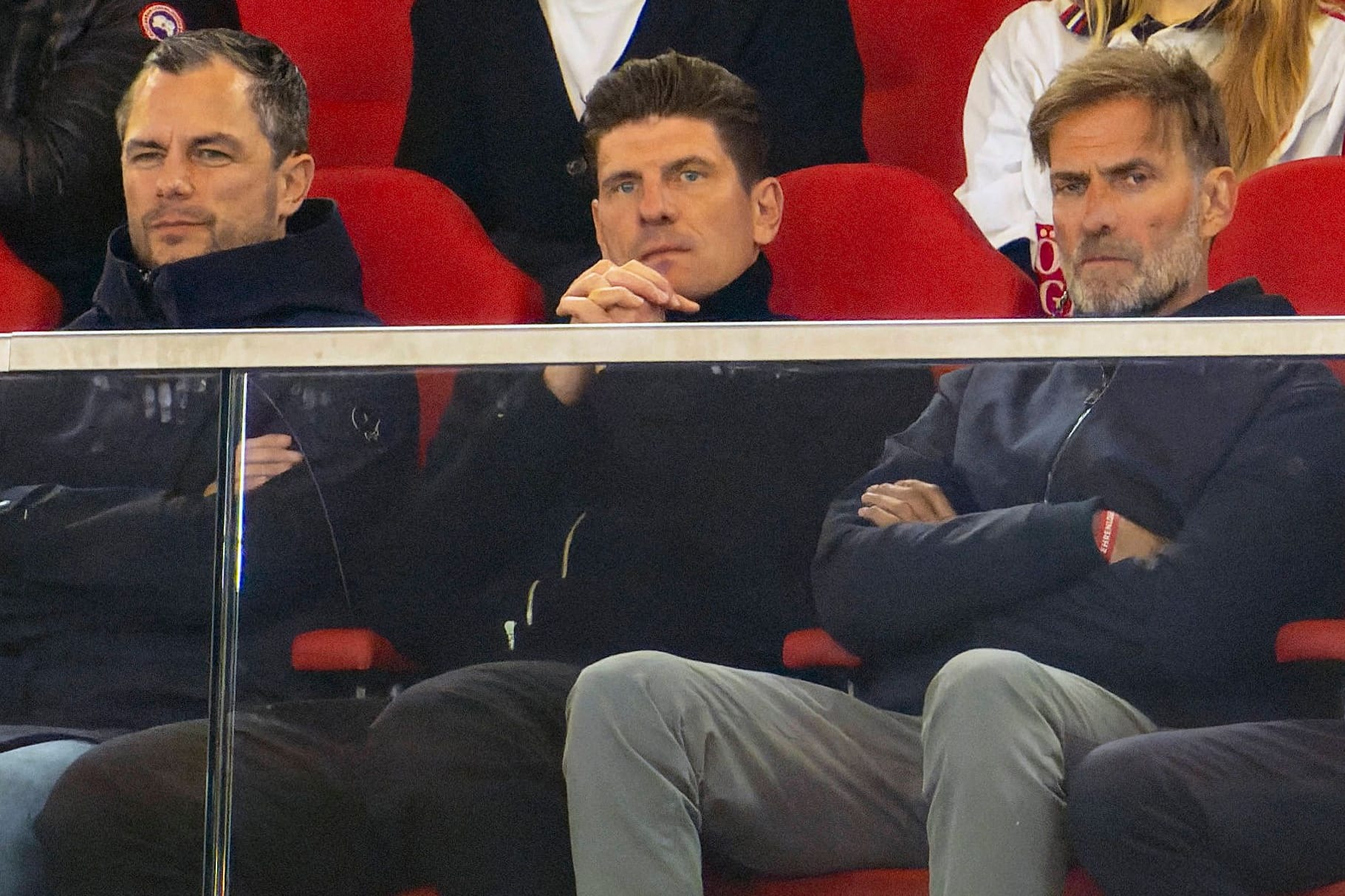 Die Leipziger Chefetage bei einem Spiel auf der Tribüne: Aktuell sind sie auf Trainersuche.
