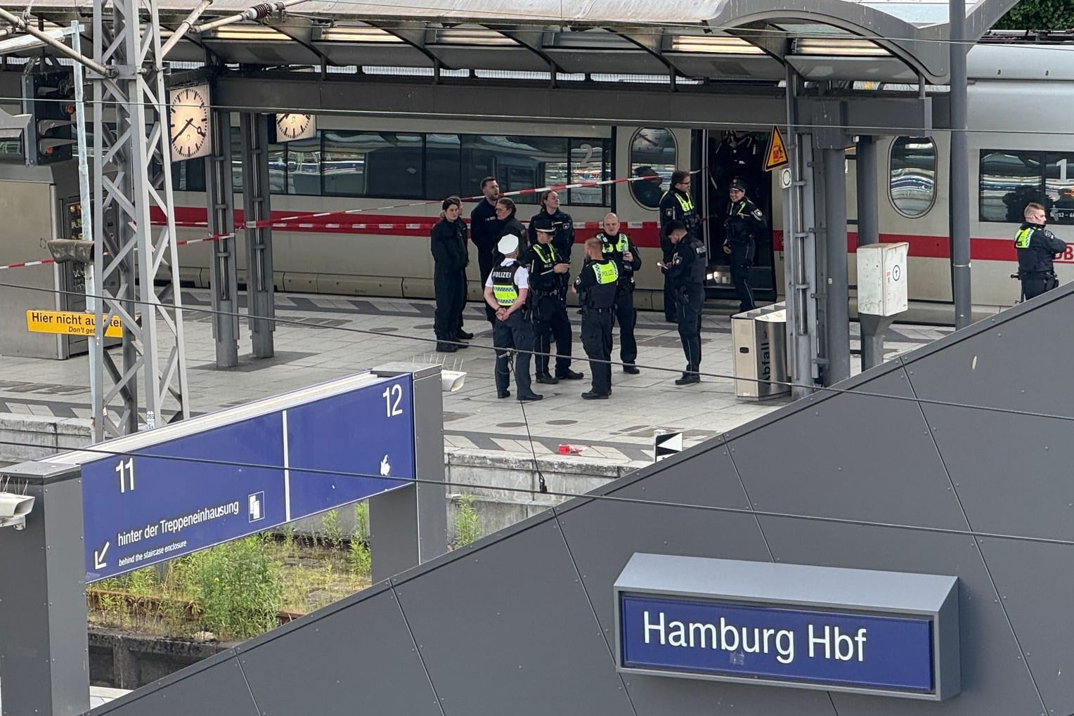 Polizeieinsatz am Hamburger Bahnhof: Die Einsatzkräfte konnten schnell eine tatverdächtige Person festnehmen.