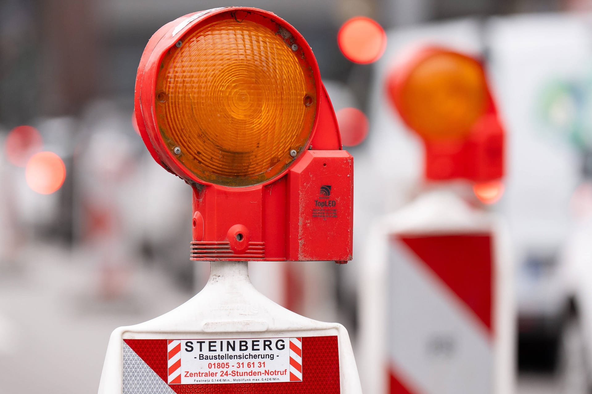 Eine Baustelle in Hamburg (Symbolbild): Die Elbgaustraße wird ab Ende Mai für zwei Jahre umfassend saniert – mit großen Einschränkungen für den Verkehr.