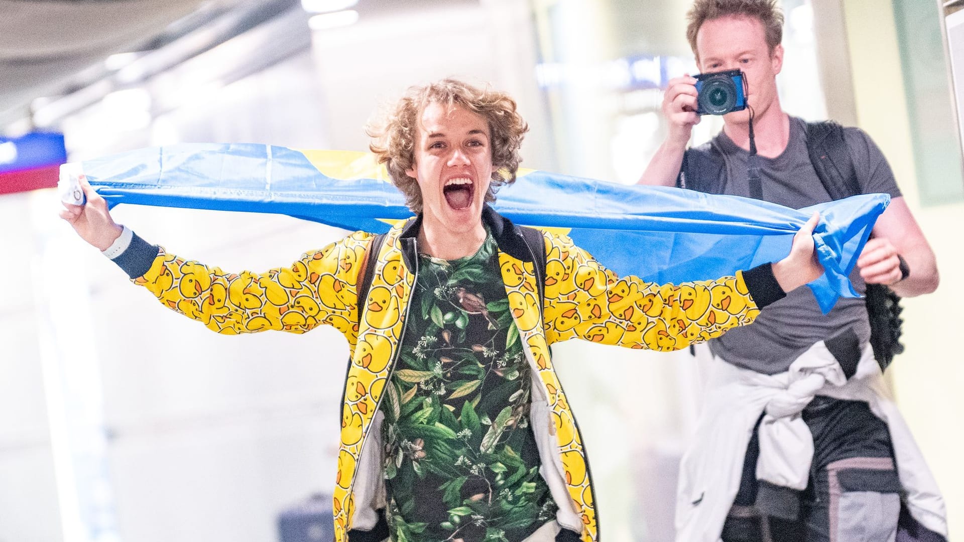 Ankunft am Flughafen - Reiseinfluencer Luca nach seiner XXL-Reise Ankunft am Flughafen - Reiseinfluencer Luca nach seiner XXL-Reise