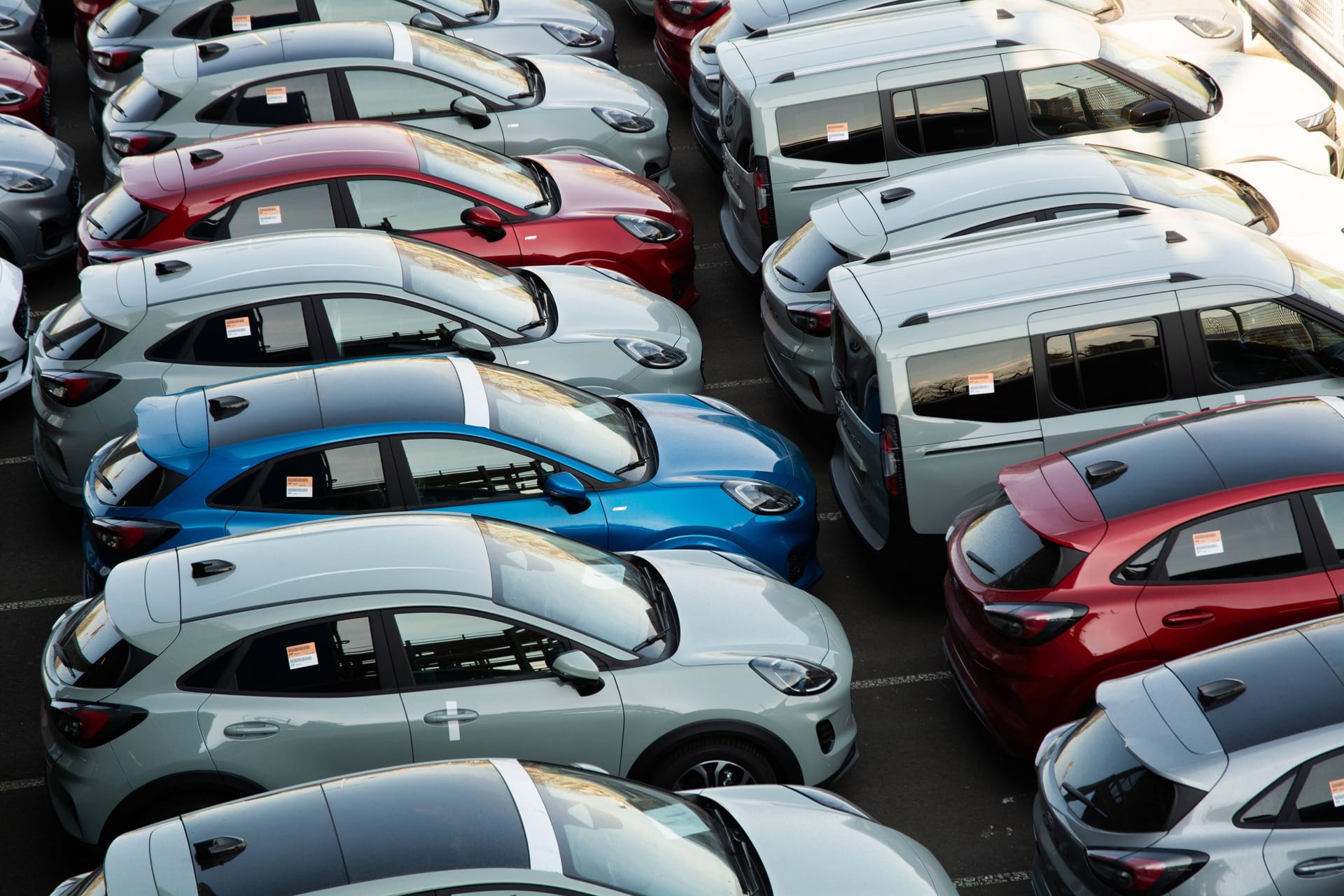 Autos auf dem Kölner Ford-Werk (Symbolfoto).