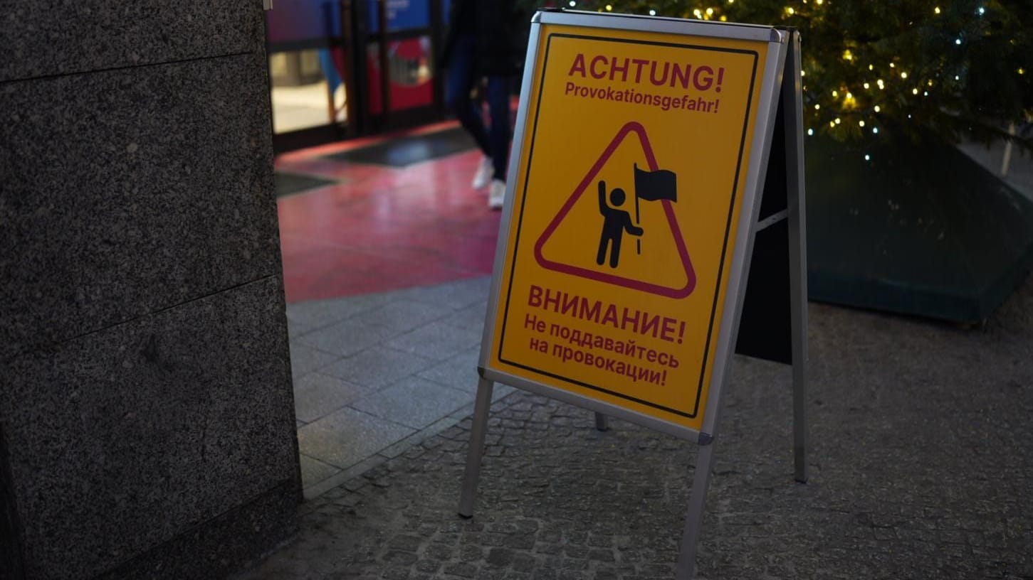 "Achtung! Provokationsgefahr": Das Schild, das vor Henry Lindemeier warnt.