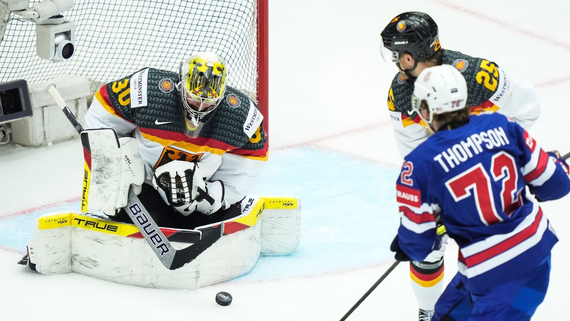 Philipp Grubauer: Er musste das Duell vorzeitig beenden.