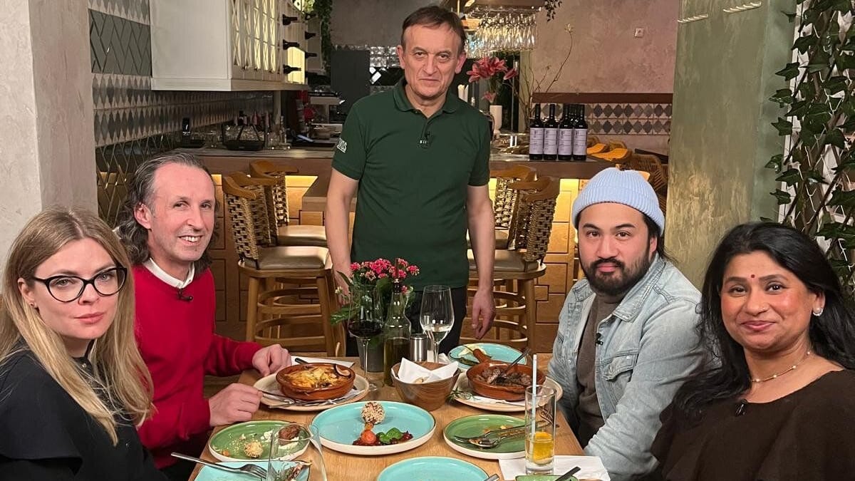 "Mein Lokal, Dein Lokal" aus Hannover: Mustafa (zweiter von links) entschied die Woche für sich.