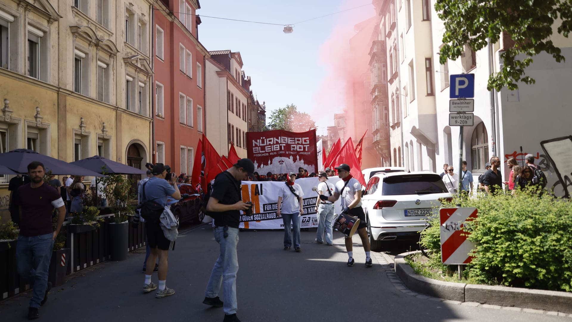 Die Demonstration in Gostenhof: Unter den Teilnehmern sollen auch Mitglieder der Antifa sein.