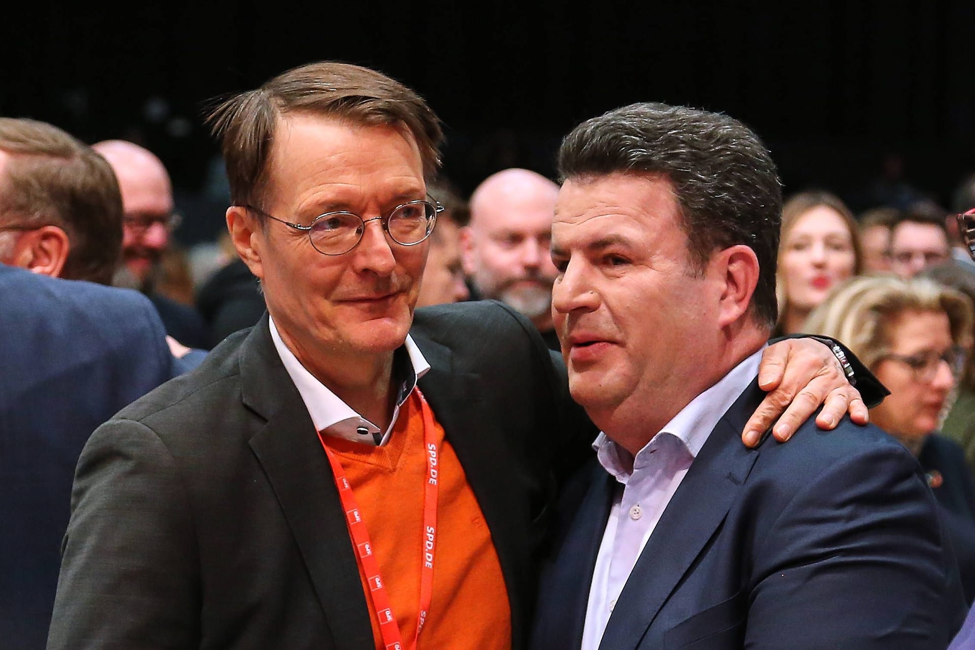 Karl Lauterbach (links) und Hubertus Heil (rechts). Die beiden Minister drücken in Zukunft die Abgeordnetenbank.