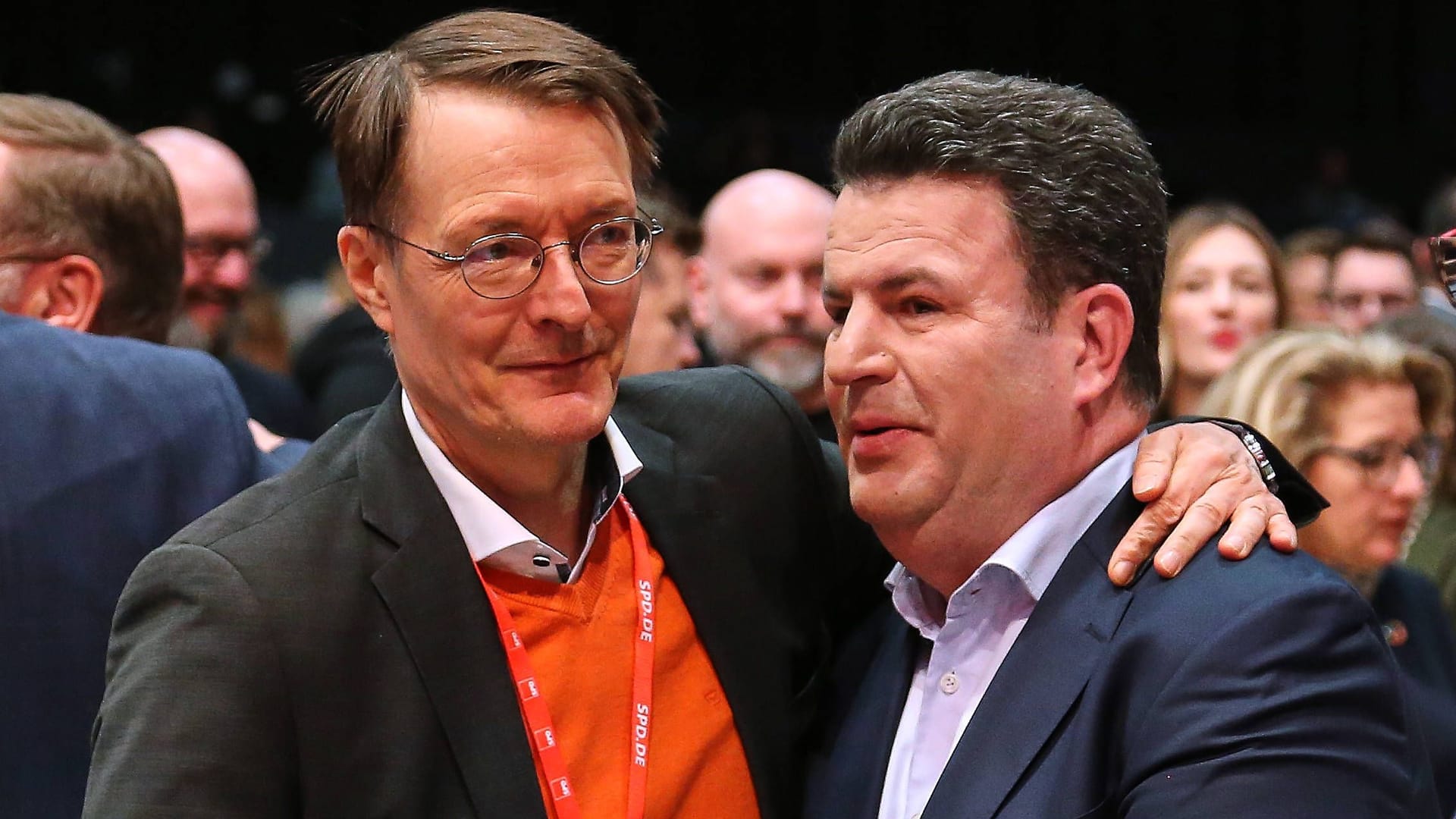 Karl Lauterbach (links) und Hubertus Heil (rechts). Die beiden Minister drücken in Zukunft die Abgeordnetenbank.