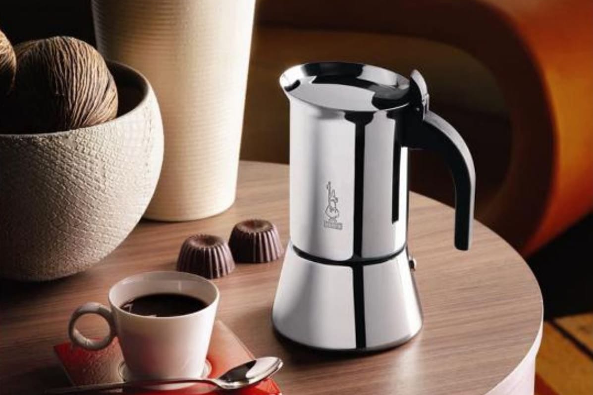 Kaffee bereiten Sie mit diesem reduzierten Espressokocher ganz einfach selbst zu.