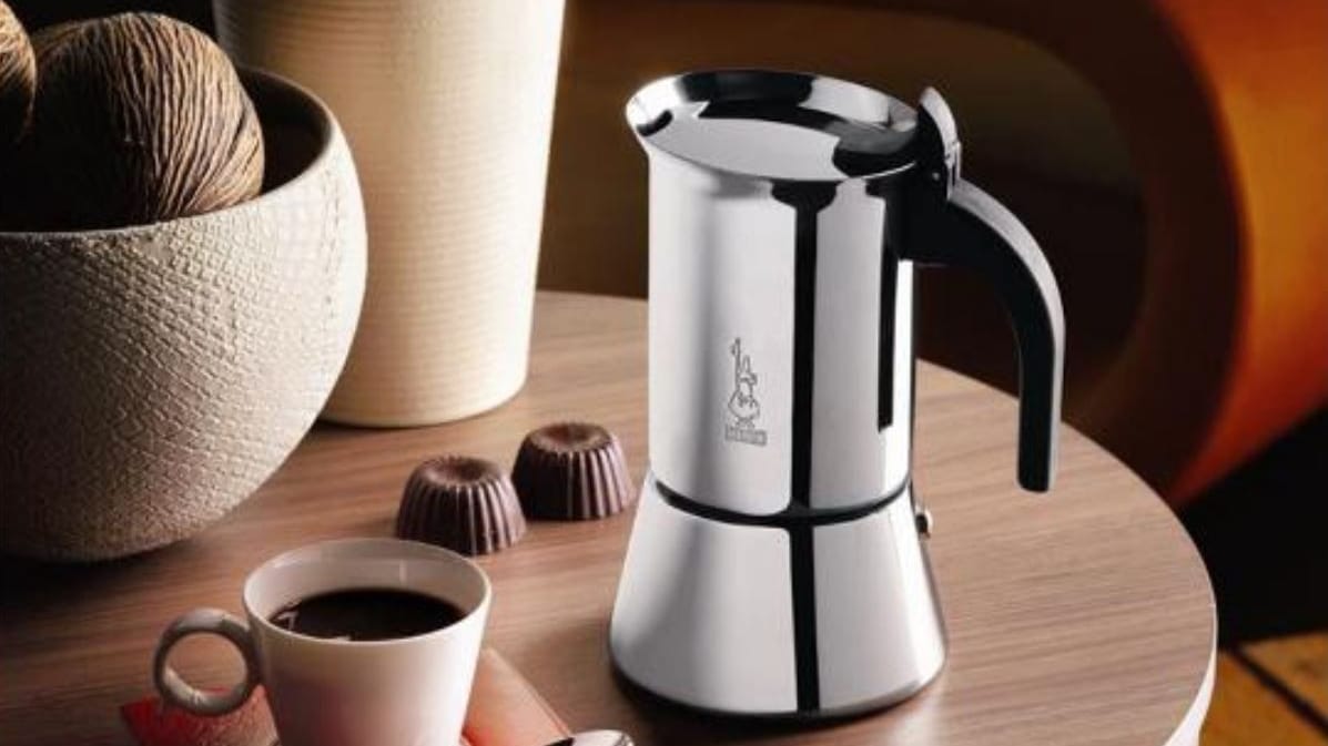 Kaffee bereiten Sie mit diesem reduzierten Espressokocher ganz einfach selbst zu.