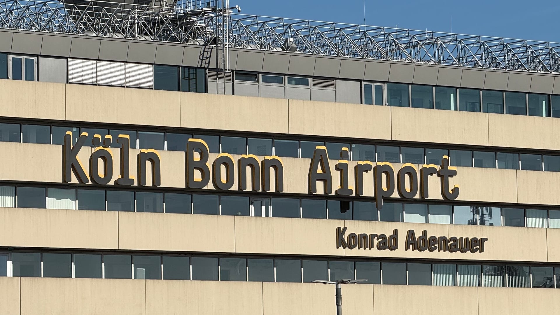Der Flughafen Köln/Bonn: Die Bundespolizei hat am Donnerstag einen international gesuchten Mann verhaftet.