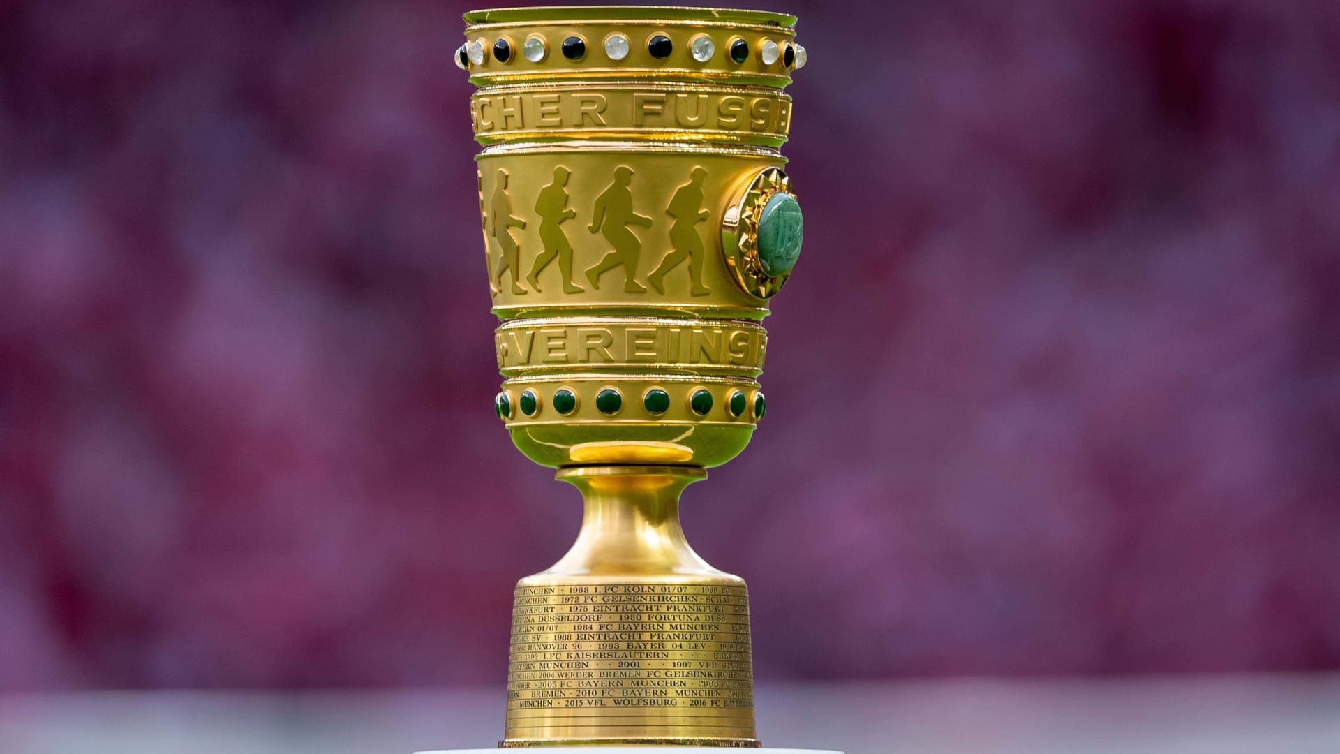 Fussball Berlin 25.05.2019 Saison 2018 / 2019 DFB Pokalfinale 2019 RB Leipzig - FC Bayern München Pokal Trophäe