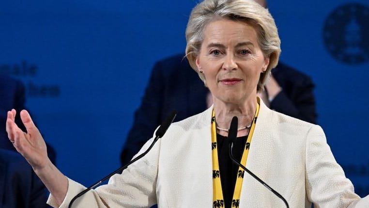 Im Aachener Rathaus: Preisträgerin Ursula von der Leyen, Präsidentin der Europäischen Kommission, spricht nach der Verleihung des Internationalen Karlspreises. Im Aachener Rathaus: Preisträgerin Ursula von der Leyen, Präsidentin der Europäischen Kommission, spricht nach der Verleihung des Internationalen Karlspreises.