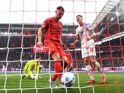 Joshua Kimmich: Tat sich in der ersten Halbzeit lange schwer. Lieferte eine gute Flanke auf Müller (30.). Versuchte es aus der Distanz (60.). Stemmte sich in Hälfte zwei gegen die drohende Niederlage und führte das Team an. Bereitete Sanés 3:2 vor. Note 3 Joshua Kimmich: Tat sich in der ersten Halbzeit lange schwer. Lieferte eine gute Flanke auf Müller (30.). Versuchte es aus der Distanz (60.). Stemmte sich in Hälfte zwei gegen die drohende Niederlage und führte das Team an. Bereitete Sanés 3:2 vor. Note 3
