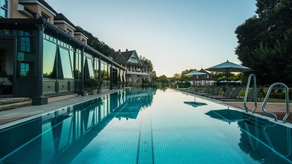 Im "BollAnts – Spa im Park" können Sie eine erholsame Auszeit mit Spa und Gourmetküche ab 99 Euro pro Person genießen.