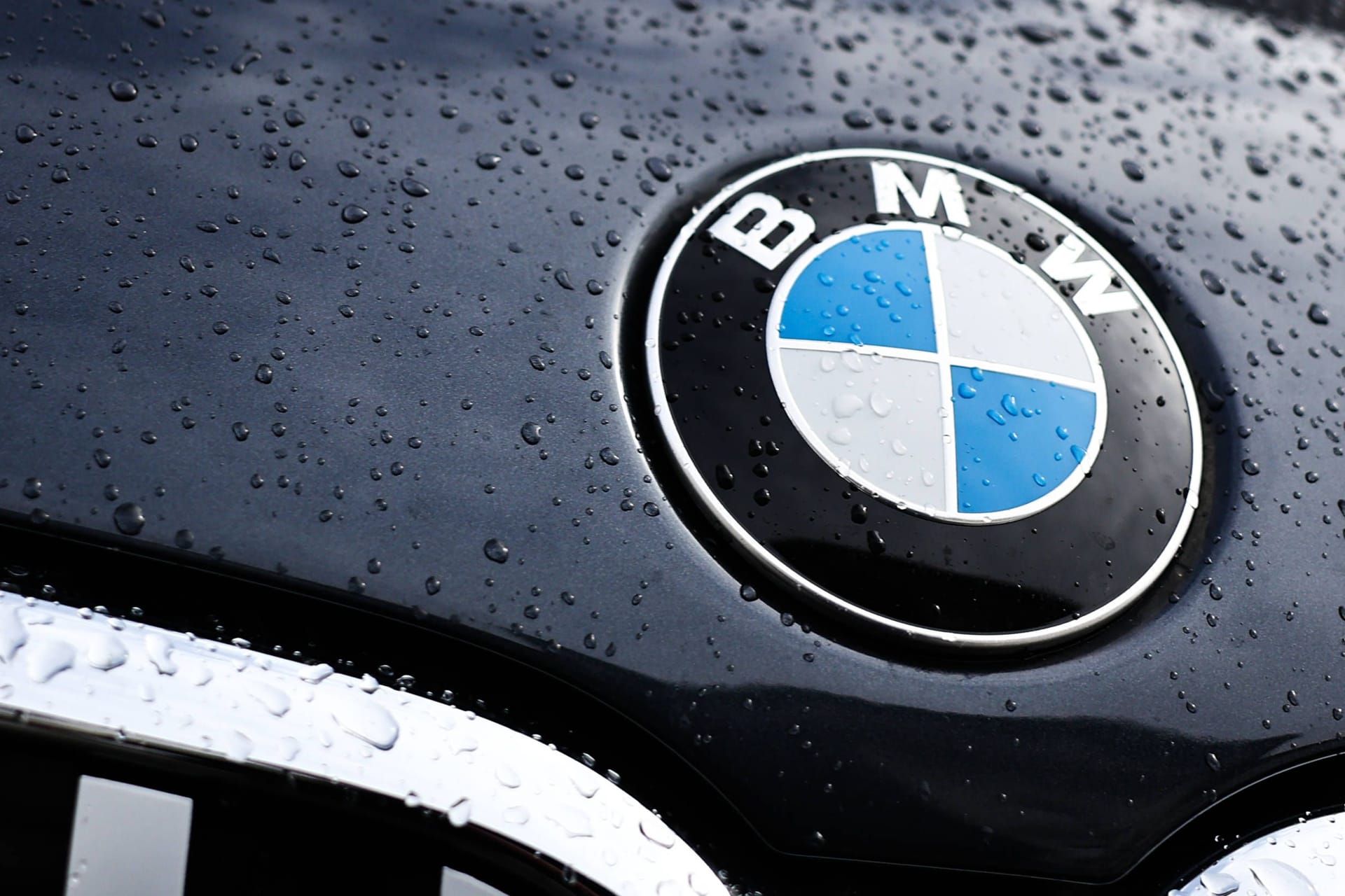 Brandgefahr im Motorraum: BMW ruft weltweit über 37.000 Fahrzeuge zurück.