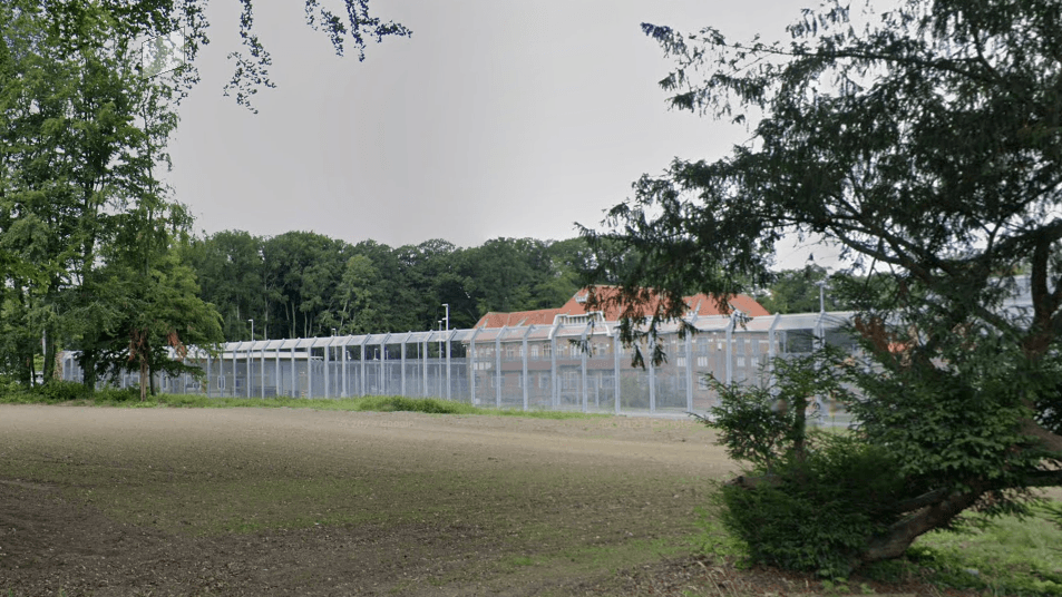 Die forensische LVR-Klinik in Bedburg-Hau in NRW: Hier haben mehrere Insassen einen Großeinsatz der Polizei ausgelöst.