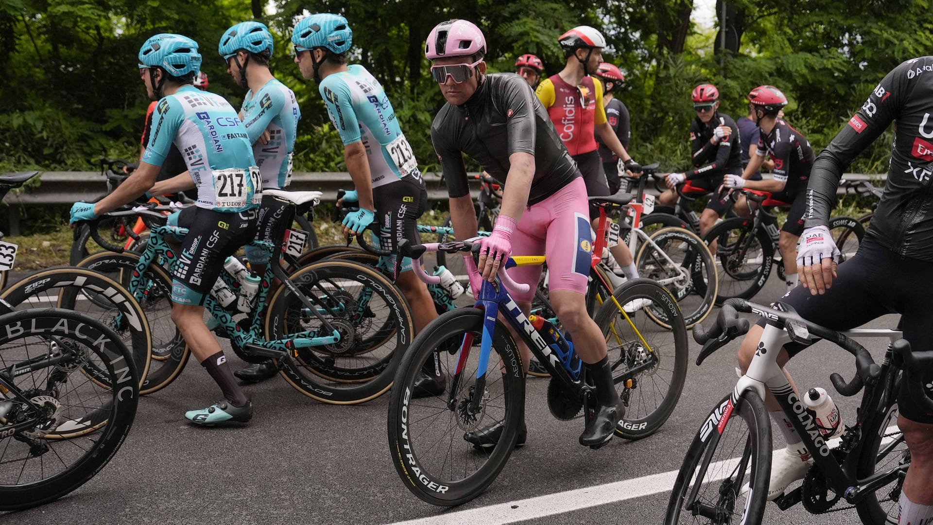 Unterbrechung: Die sechste Etappe des Giro musste neutralisiert werden. Unterbrechung: Die sechste Etappe des Giro musste neutralisiert werden.