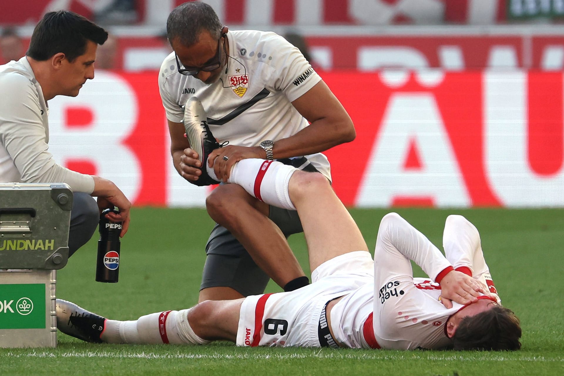 Angelo Stiller am Boden: Er zählt zu den Leistungsträgern beim VfB Stuttgart.