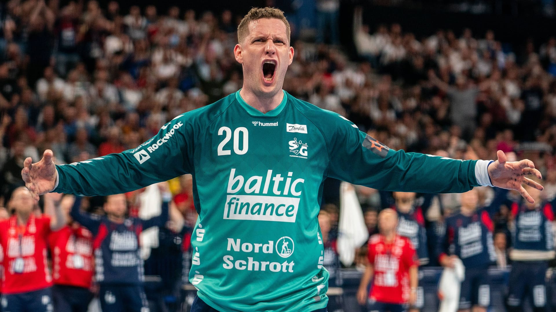 Torhüter Kevin Möller von der SG Flensburg-Handewitt jubelt.