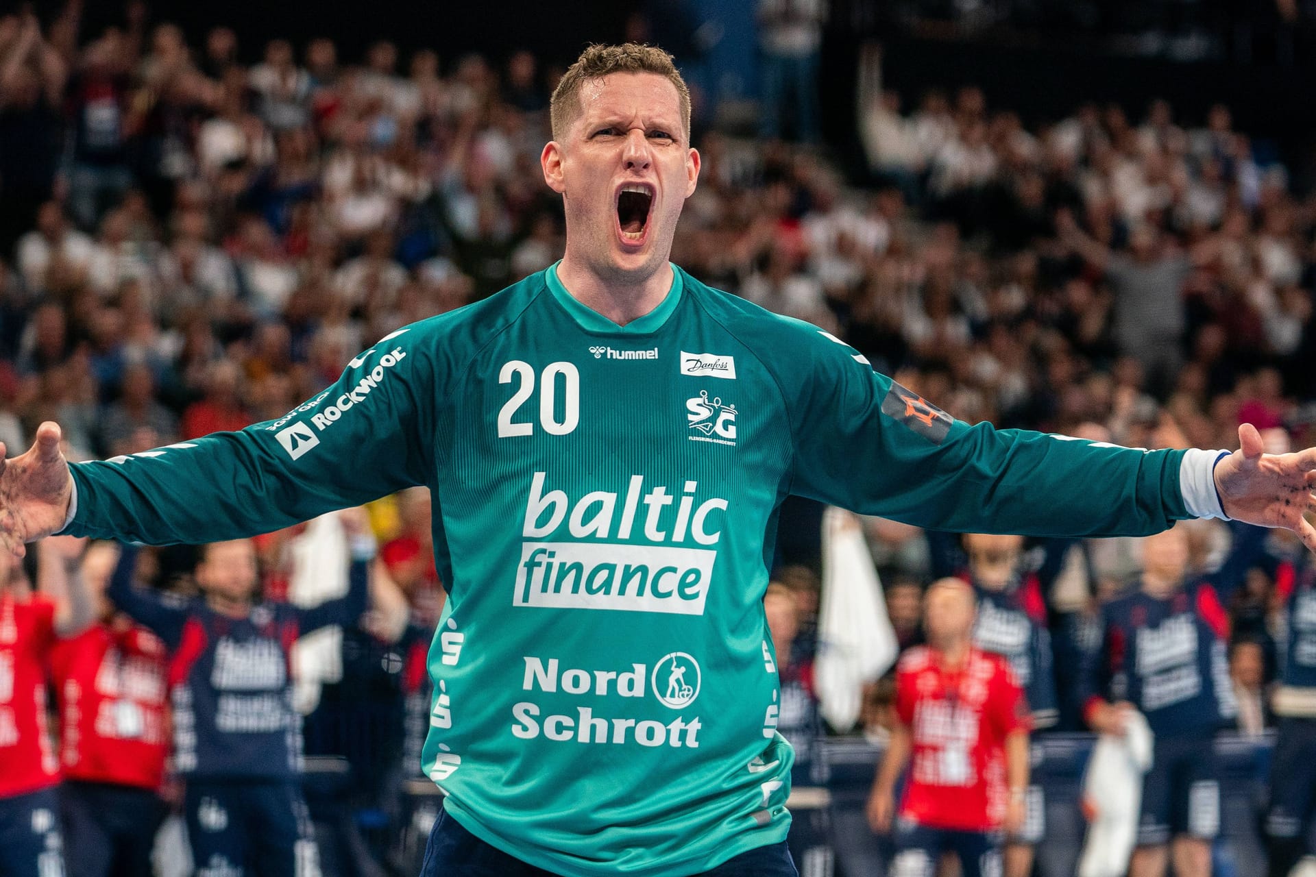 Torhüter Kevin Möller von der SG Flensburg-Handewitt jubelt.