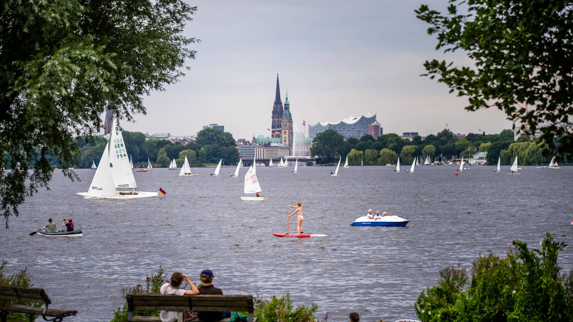Die Alster im Sommer: Es wird heiß in Hamburg.