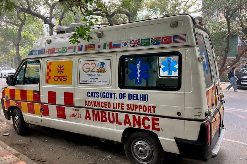 Ein Krankenwagen in Indien: Nach der tödlichen Massenpanik in Goa sind Rettungskräfte im Einsatz.