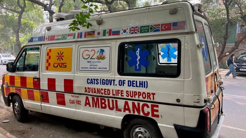 Ein Krankenwagen in Indien: Nach der tödlichen Massenpanik in Goa sind Rettungskräfte im Einsatz.