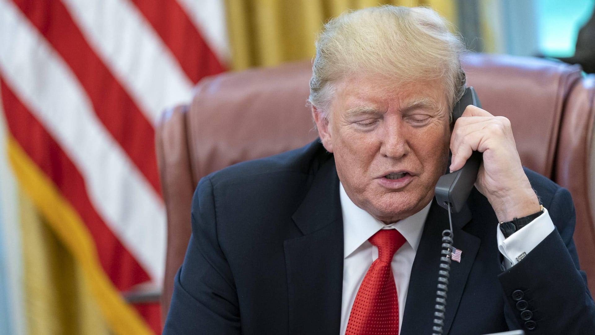 US-Präsident Donald Trump am Telefon (Archivbild): CDU-Fraktionschef Steffen Bilger kritisierte die Ergebnisse des Gesprächs.