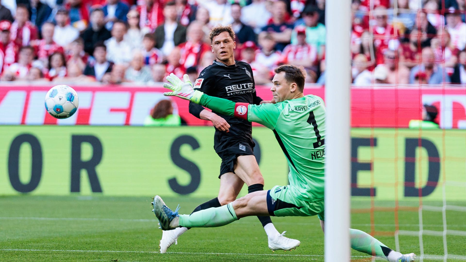 Manuel Neuer: Kehrte erstmals nach seiner Verletzung im März wieder in die Startelf zurück. Verhinderte mit einem Riesenreflex nach einem Eckball aus kurzer Distanz ein Eigentor von Kimmich. Starke Parade gegen Hack (40.). Auch Reitz' Versuch per Hacke klärte er souverän (59.). Rettete nach Guerreiros Patzer im Eins-gegen-Eins gegen Čvančara (79.). Note 2