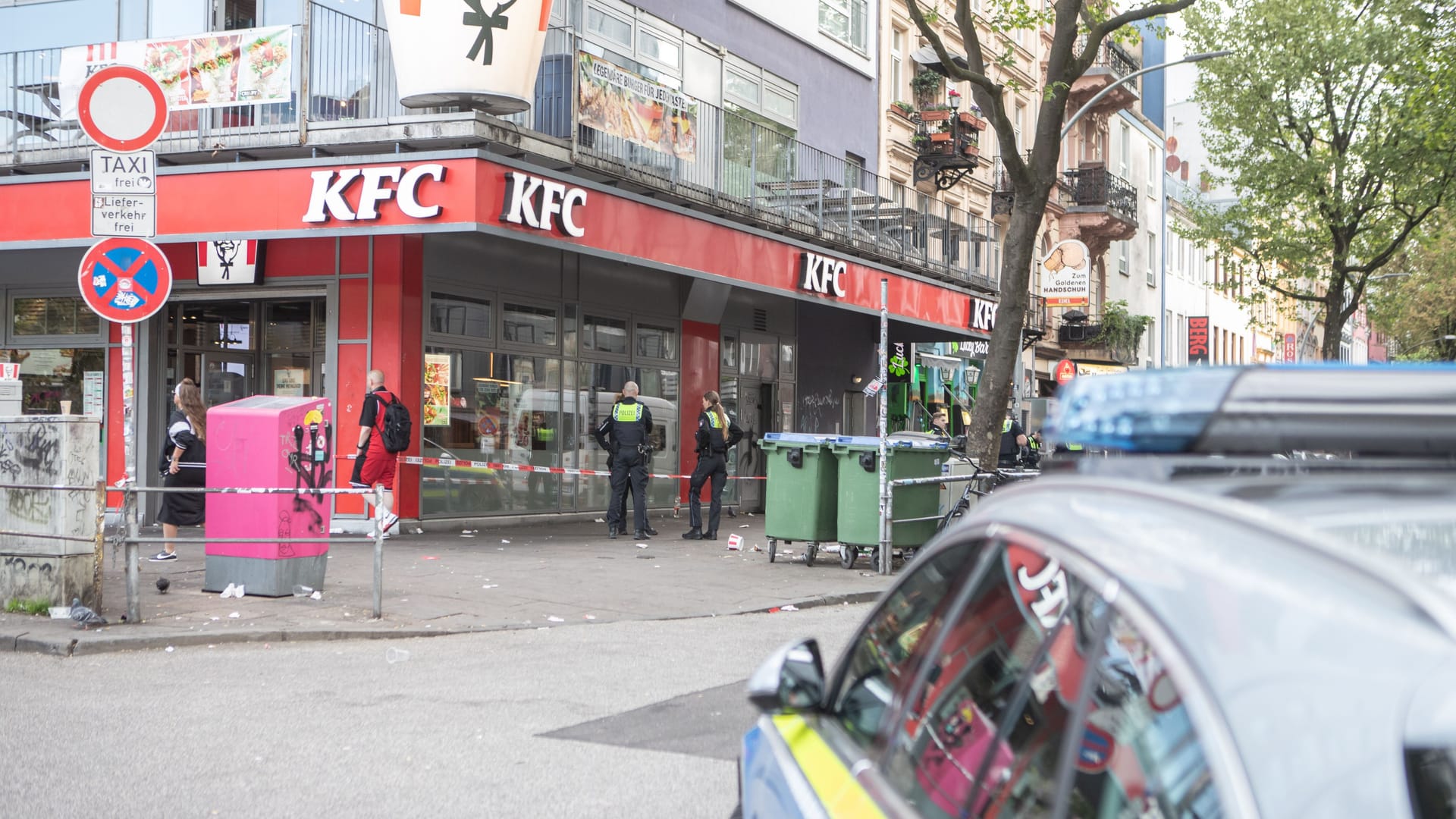 Ein Streit in Hamburg-St. Pauli eskaliert: Ein Mann wird mit einem Messer verletzt.