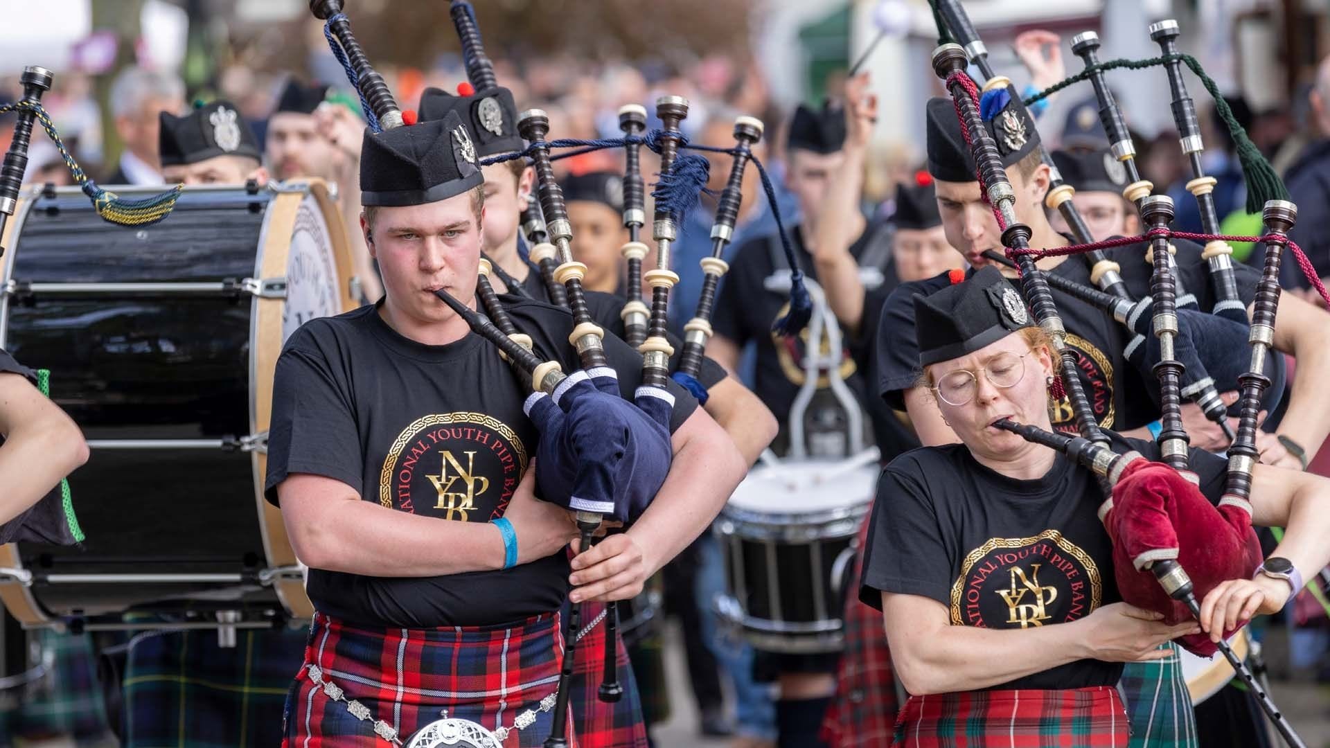 Highland Gathering: Zum Programm gehört unter anderem der Wettbewerb für Pipe Bands.