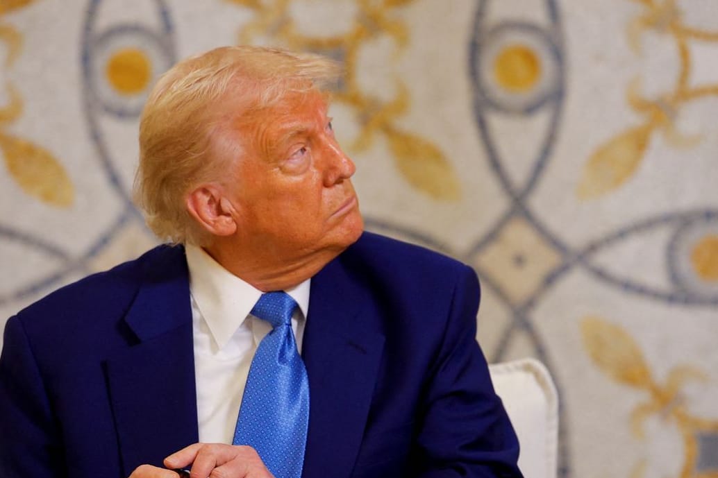 Donald Trump bei einem Termin in den Vereinigen Arabischen Emiraten. Der US-Präsident hat Apple-Chef Tim Cook kritisiert.