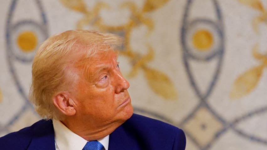 Donald Trump bei einem Termin in den Vereinigen Arabischen Emiraten. Der US-Präsident hat Apple-Chef Tim Cook kritisiert.