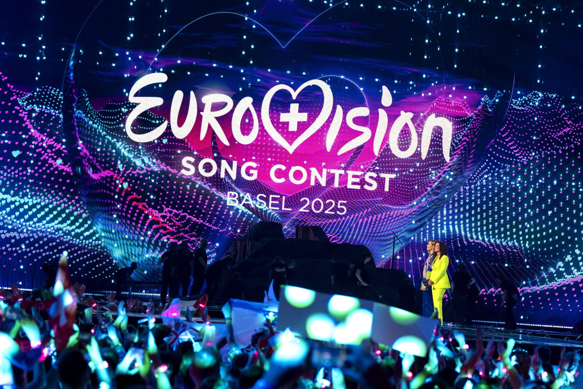 Die Bühne des ESC 2025 in Basel: Dort treten am Samstag (17. Mai) Künstlerinnen und Künstler aus ganz Europa mit verschiedenen Songs gegeneinander an – auch München fiebert beim Public Viewing mit. Die Bühne des ESC 2025 in Basel: Dort treten am Samstag (17. Mai) Künstlerinnen und Künstler aus ganz Europa mit verschiedenen Songs gegeneinander an – auch München fiebert beim Public Viewing mit.