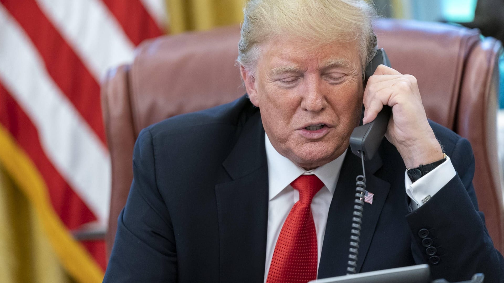 US-Präsident Donald Trump am Telefon im Oval Office des Weißen Hauses (Archivbild).