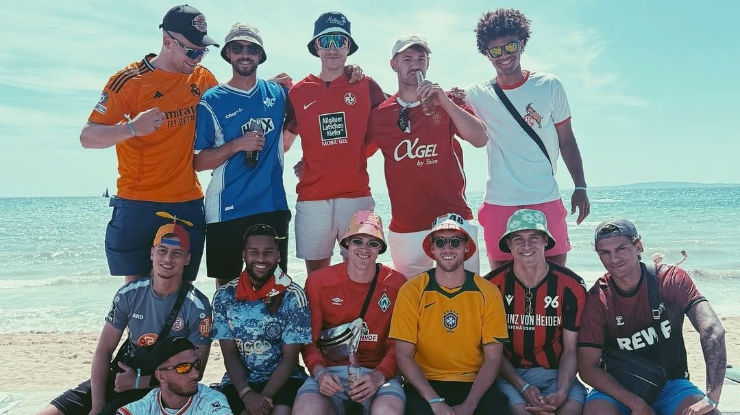Die Spieler des 1. FC Köln feierten den Aufstieg in den vergangenen Tagen auf Mallorca. Die Spieler des 1. FC Köln feierten den Aufstieg in den vergangenen Tagen auf Mallorca.