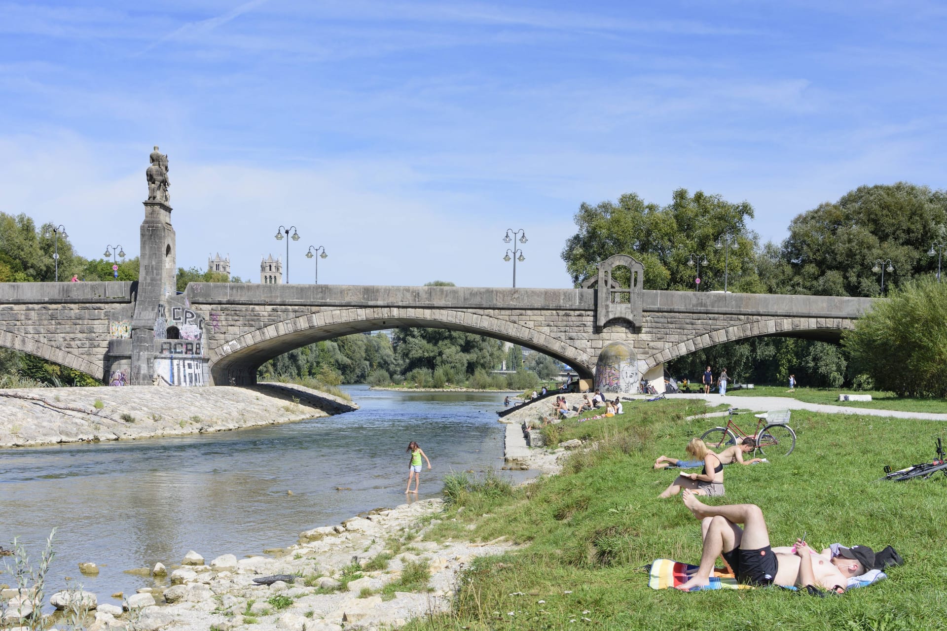 Die Wittelsbacherbrücke (Archivbild): Dort in der Nähe ereignete sich der Vorfall.